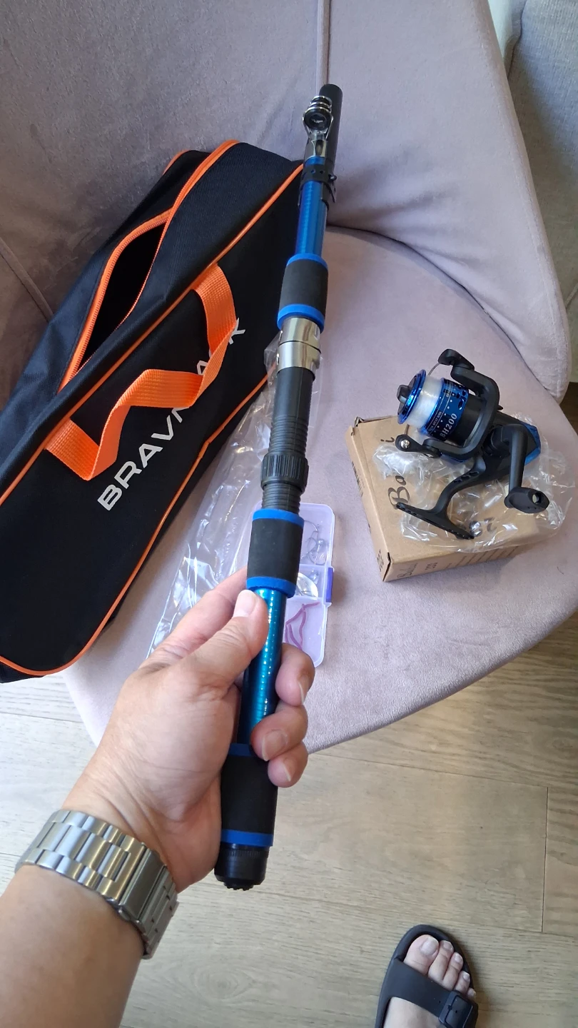 Fishing rod Reel Lures Hooks Line w Bag Telescopic Carbon Fiber