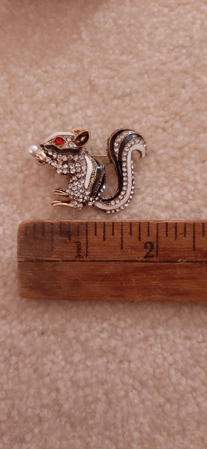 Elegant squirrel-shaped brooch - photo 3