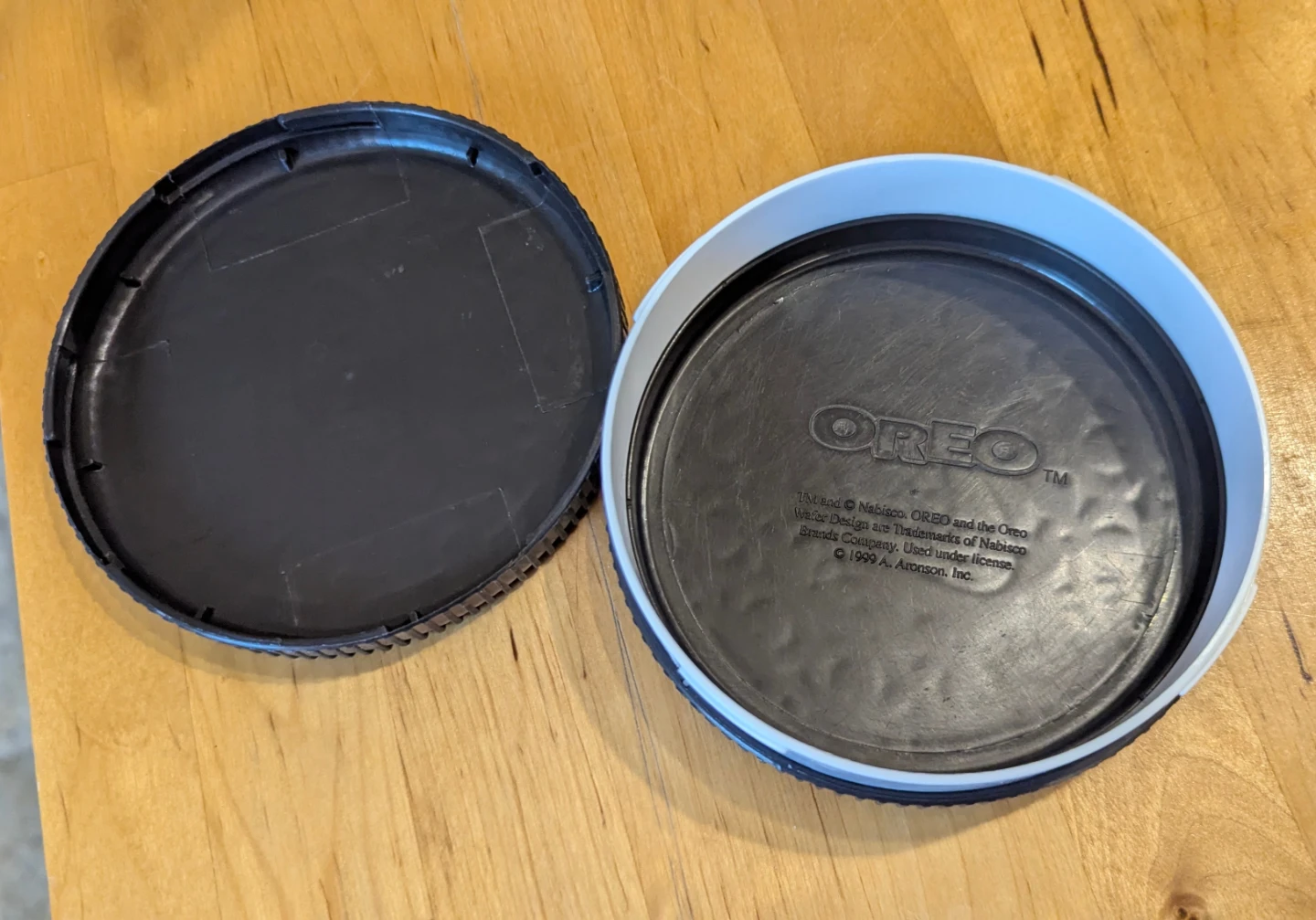 Vintage Oreo 1999 Promo Cookie Container Nabisco 4 3/8" - photo 3