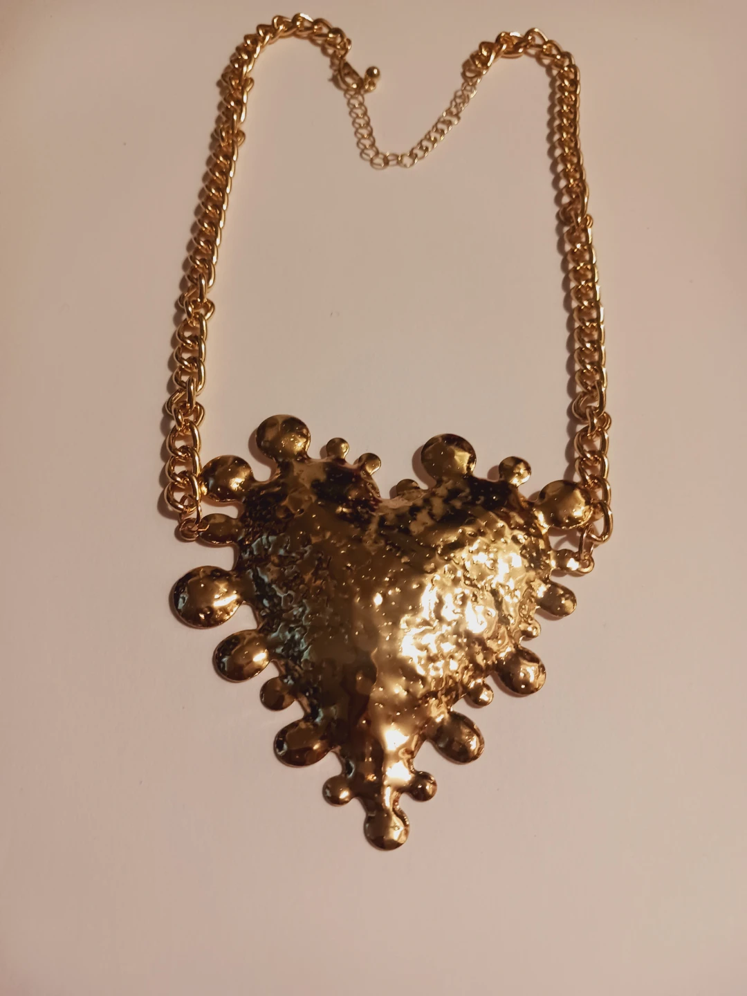New !! Gold Tone Heart Pendant Statement Necklace - photo 2