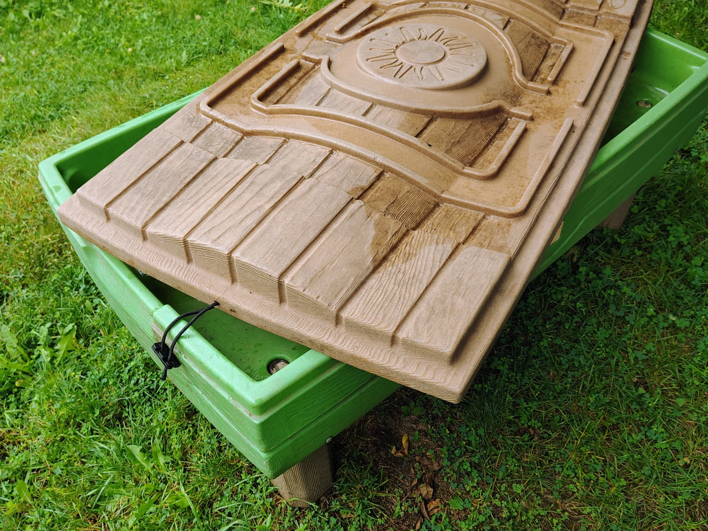 Step2 Water Table with Cover