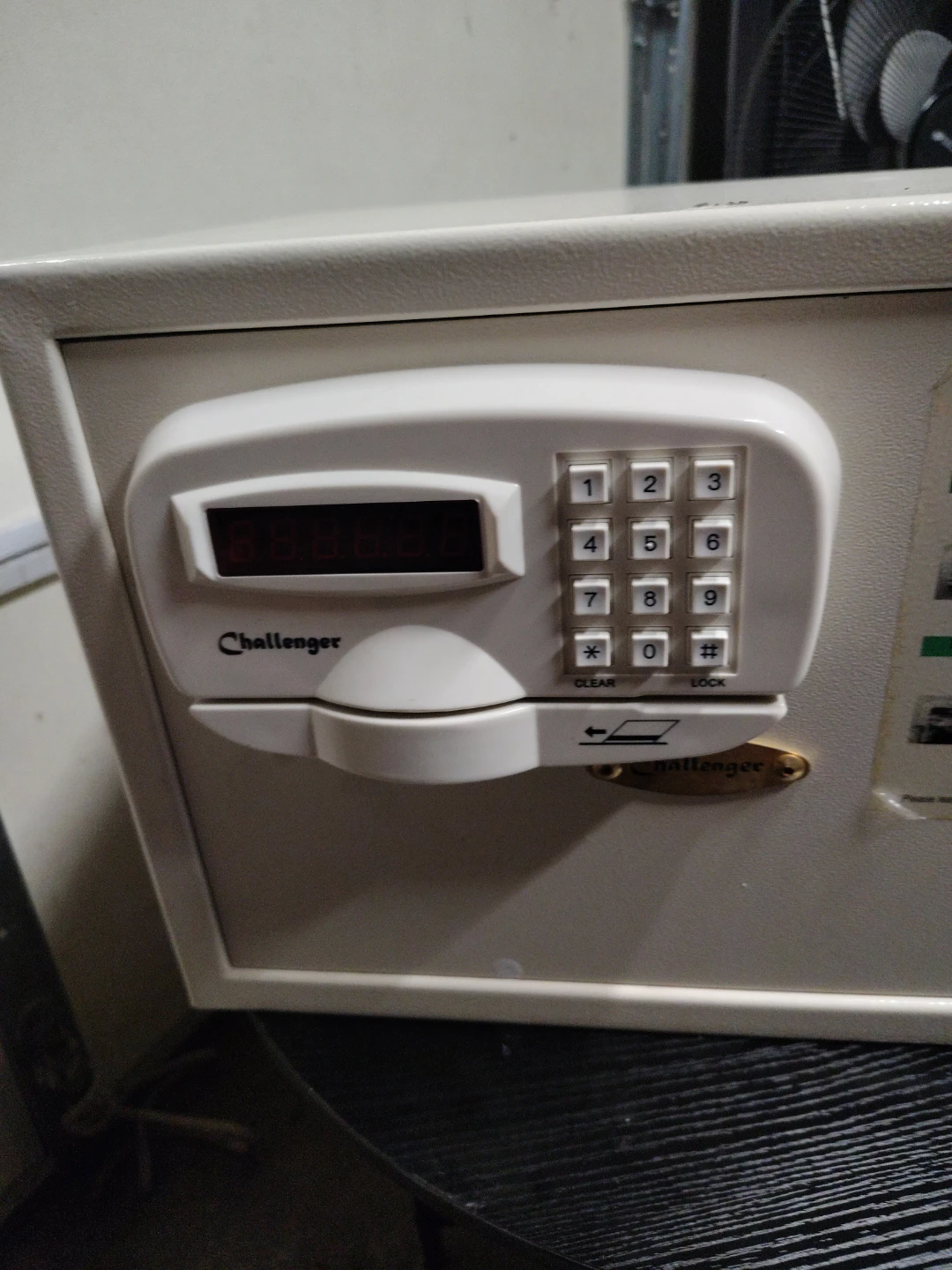 Challenger M5 Digital Safe - photo 2