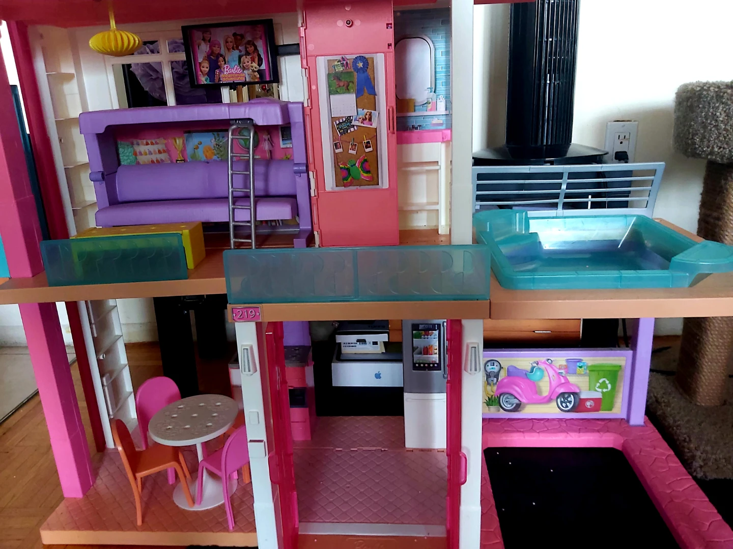 Barbie Dreamhouse Dollhouse with Accessories - photo 3