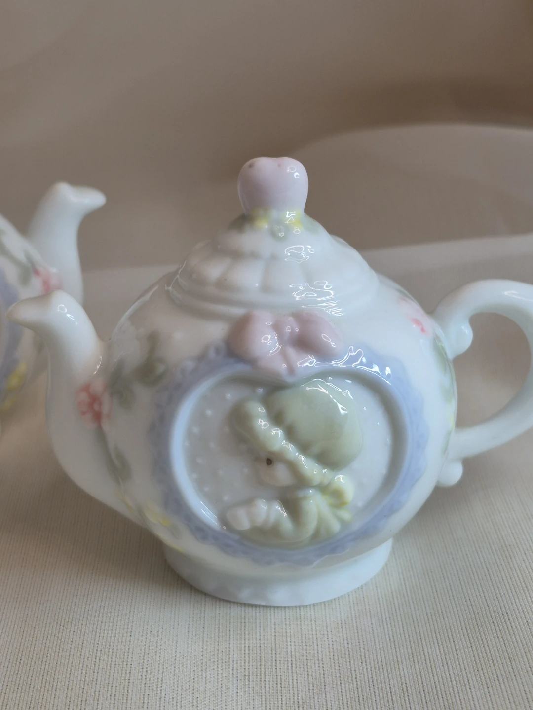 Precious Moments Porcelain Salt & Pepper Shaker Set - photo 3