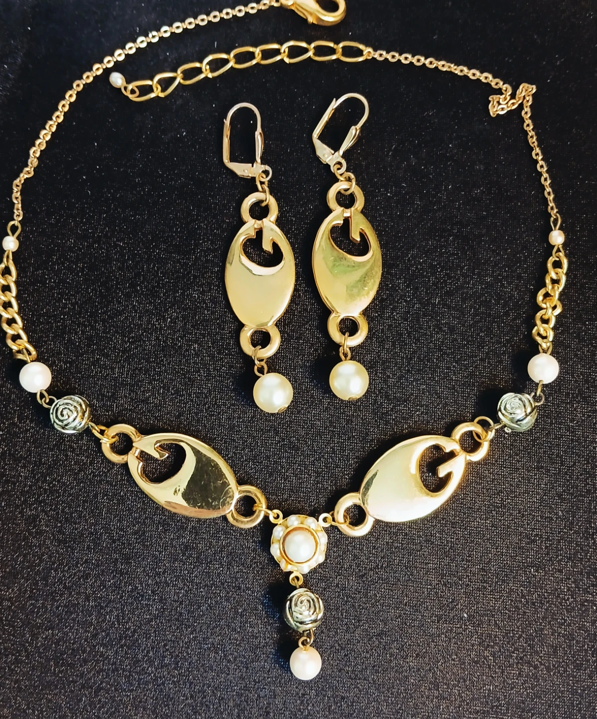 Gold-tone Necklace and Earring Set with Pearls - photo 3