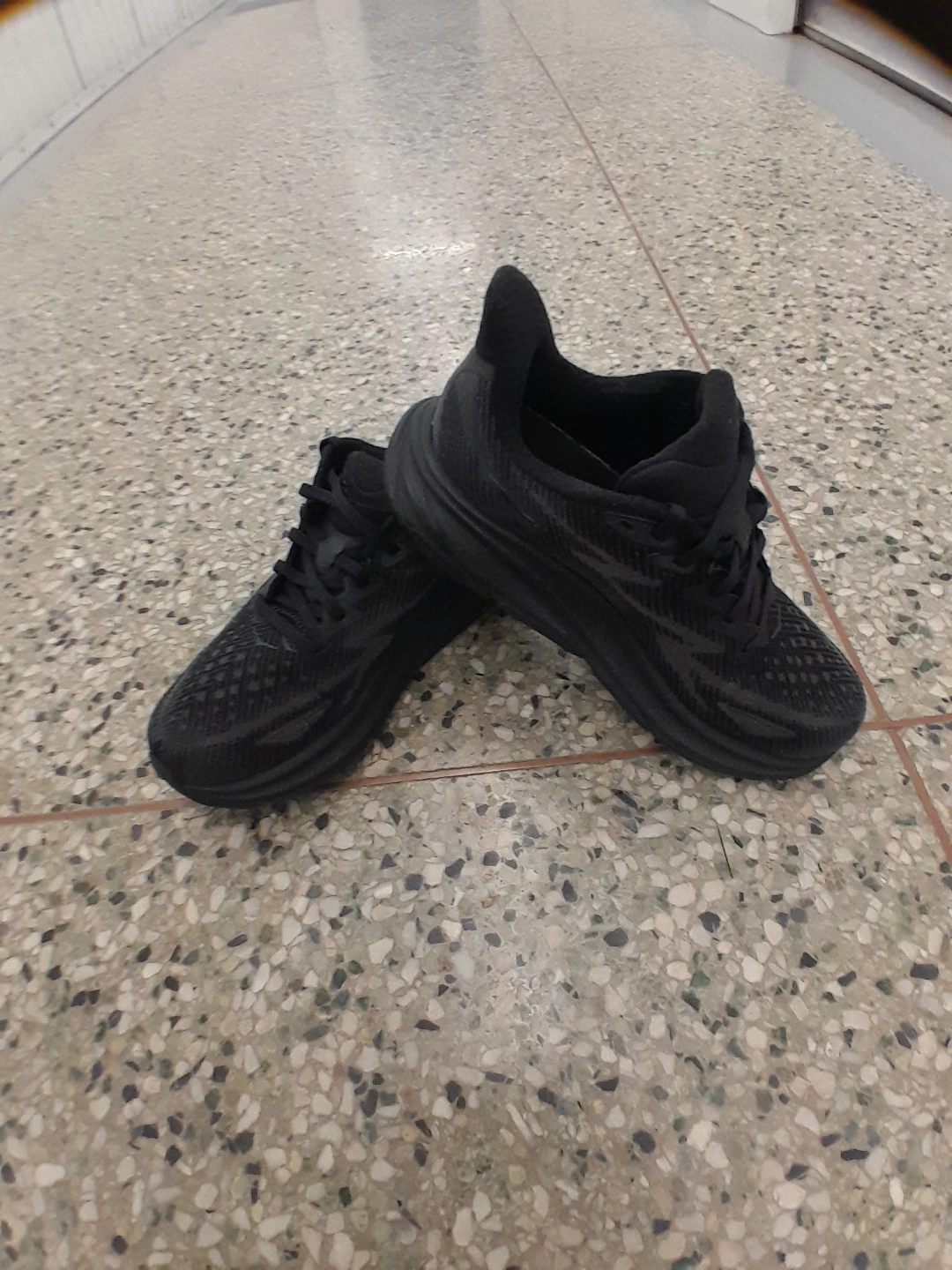 Hoka Clifton 9 Black Running Shoes Women's Size 7 - photo 5