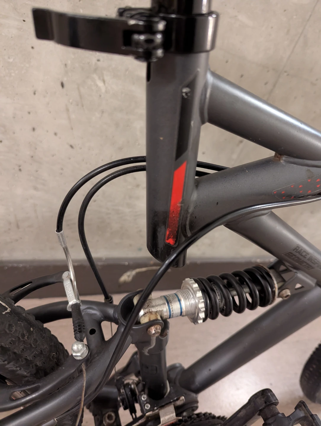 Dark Grey and Red Supercycle Surge Mountain Bike! 🚲 - photo 5