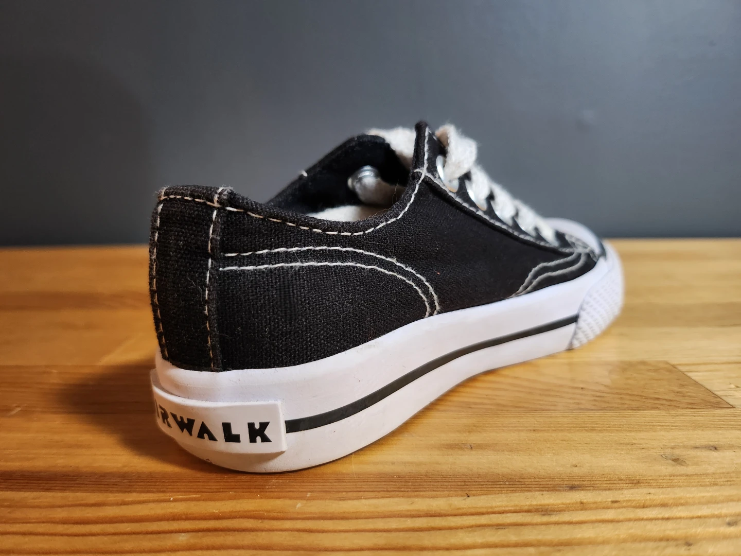 Kids Airwalk Canvas Sneakers Black- (Size 10.5 US) - photo 3