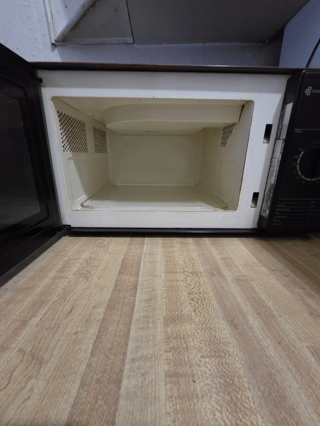 Kitchen Clearout -  FREE - furniture, appliances, storage - photo 5