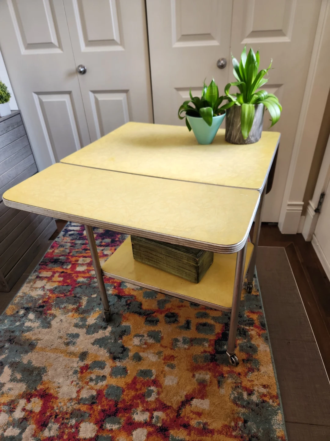 Delightful MCM Yellow Folding Dining  Table with Wheels! - photo 4