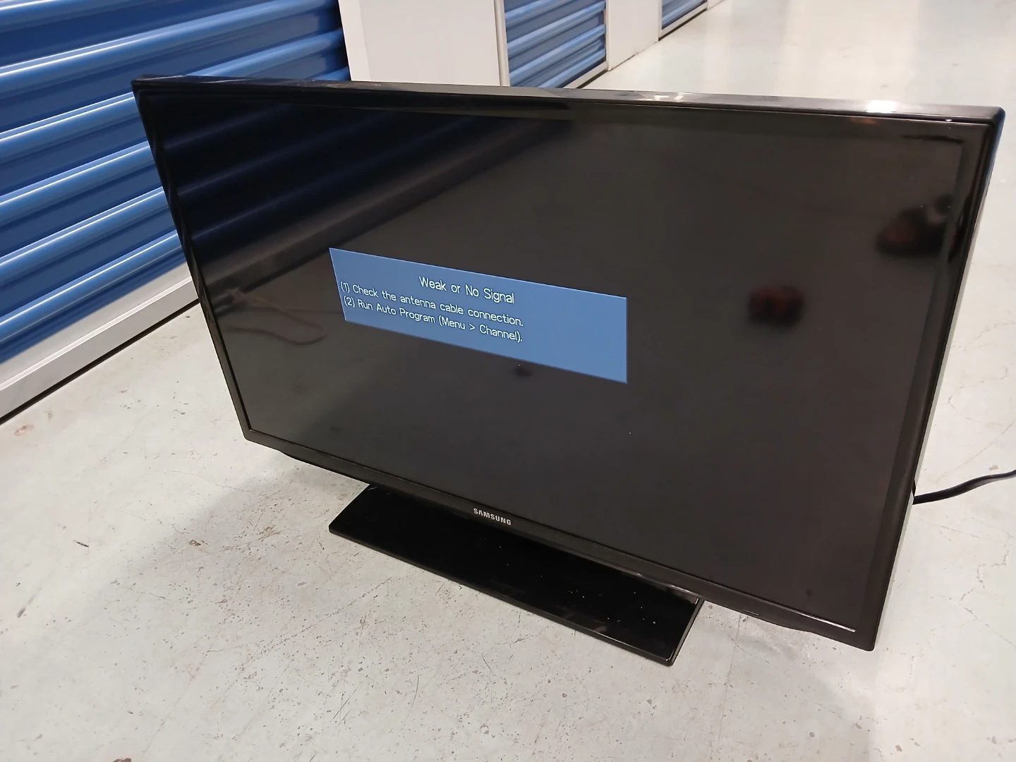 Samsung 32" HD TV - photo 2