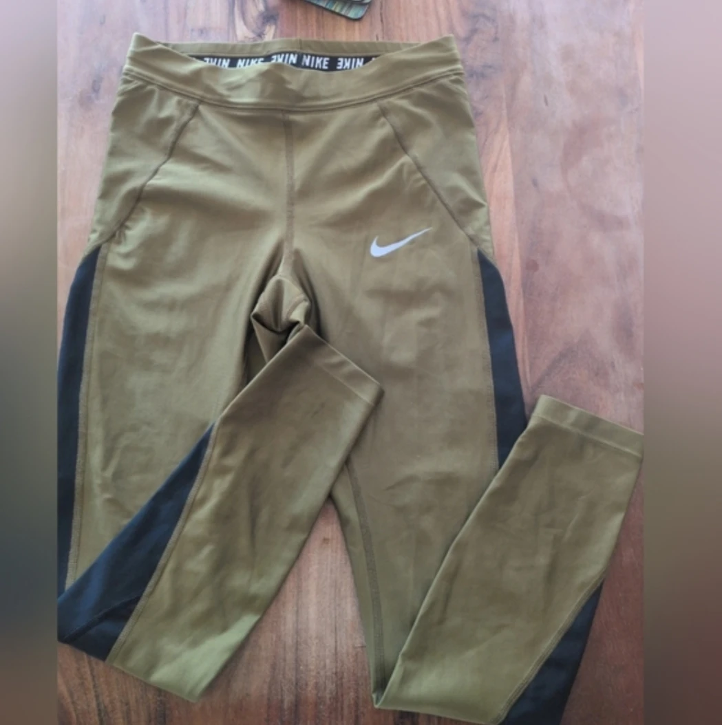 Nike dri-fit shiny leggings  XS