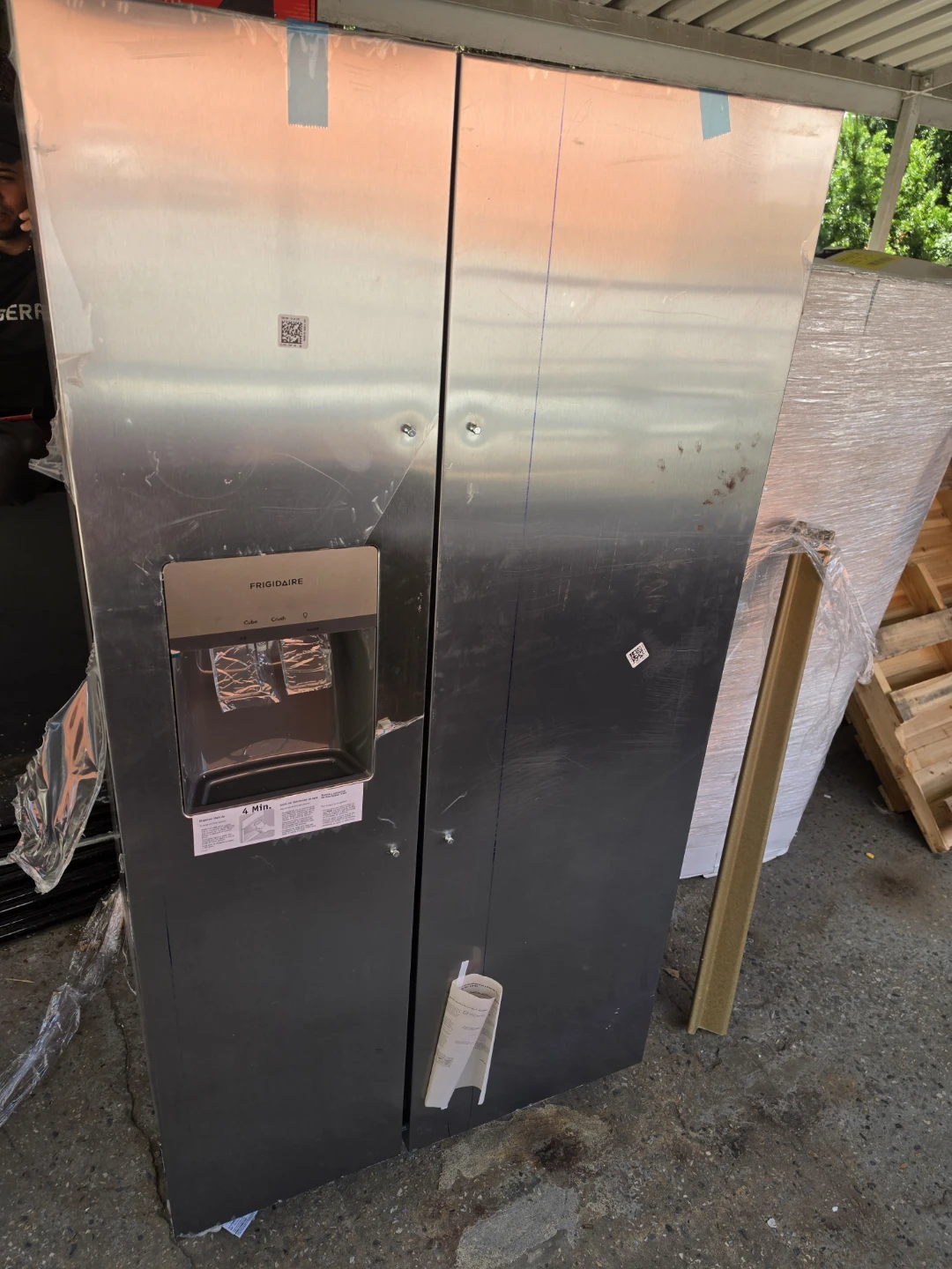 New Frigidaire 36in Stainless steel side x side fridge