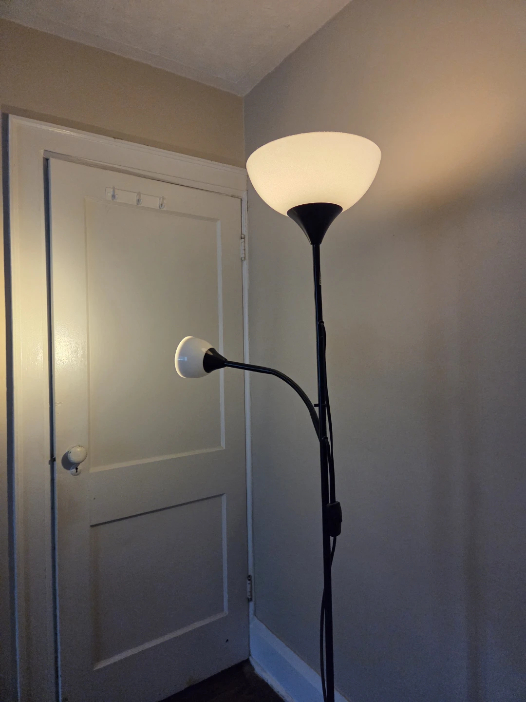 Black Floor Lamp with Adjustable Reading Light - photo 3