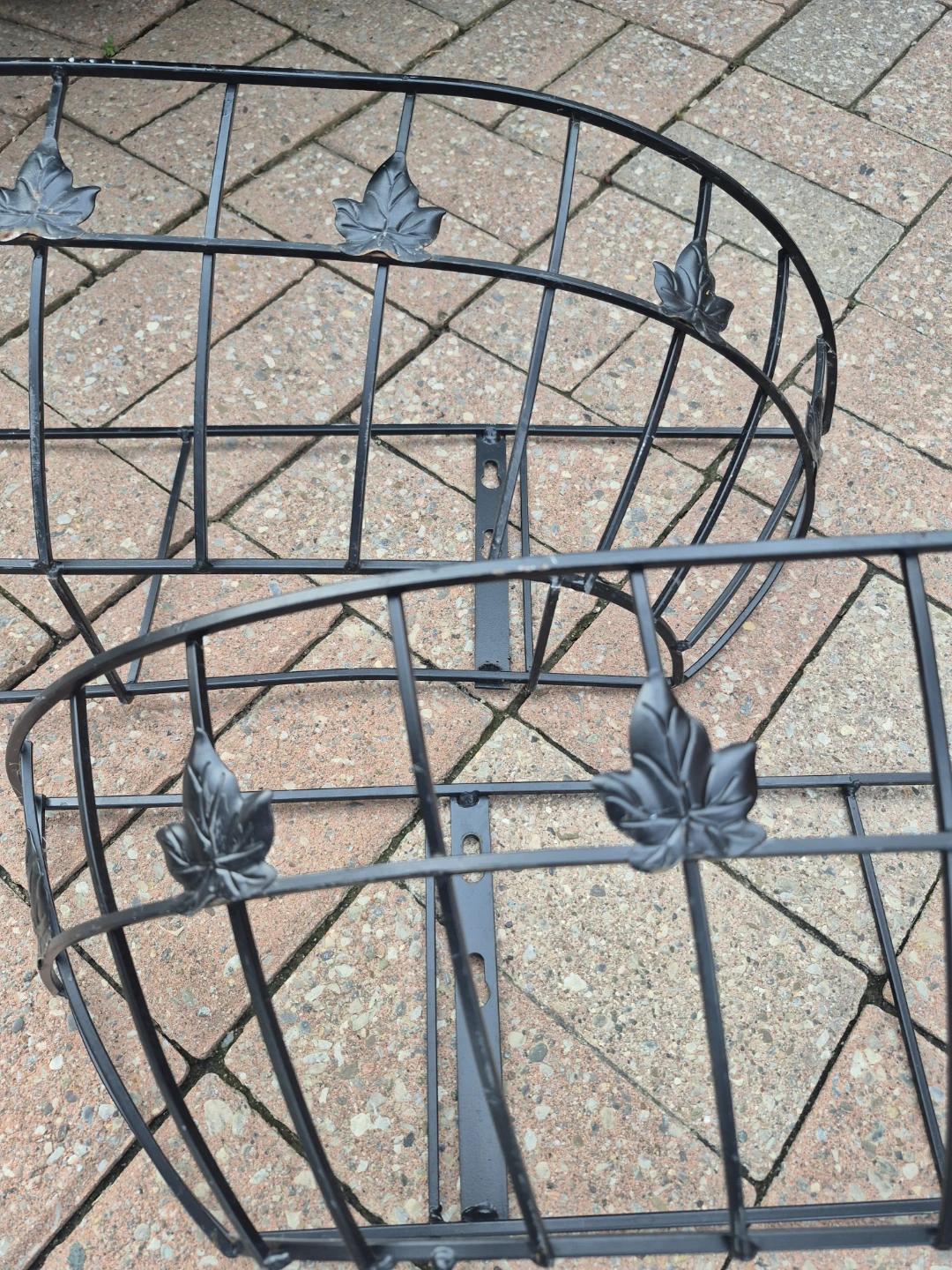 Set of 2 Great Metal Hanging Planters with Leaf Accents - photo 3
