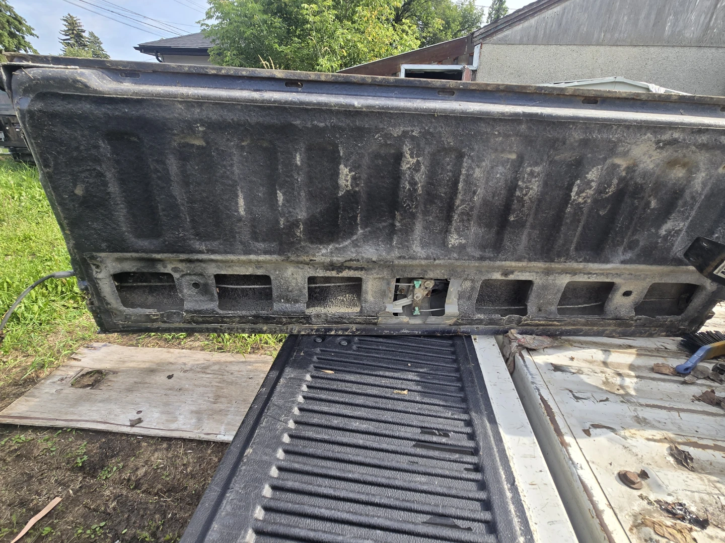 Ford F-350 XLT Super Duty Tailgate