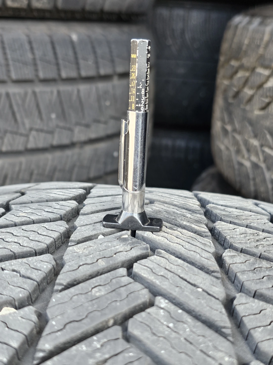 235/50 R18 WINTER TIRES ON ALLOY RIMS 5×120 - photo 3