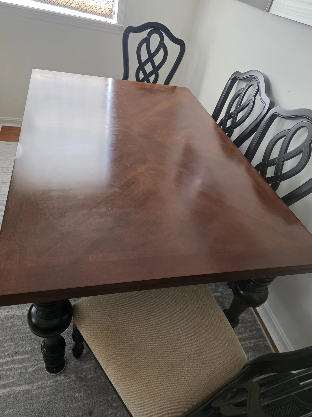 Dining room table sits 6 to 8+