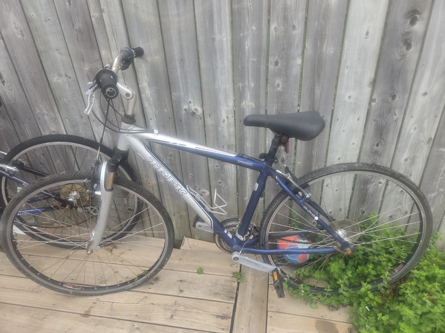 Trek 7100 Hybrid Bike
