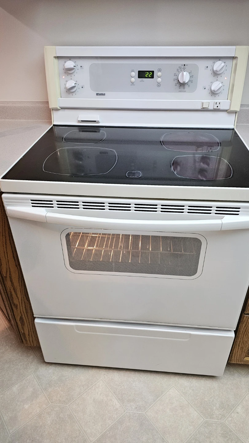 White Frigidaire Electric Range with Oven - photo 3