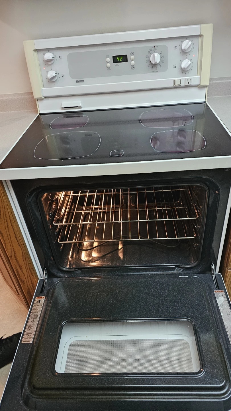 White Frigidaire Electric Range with Oven - photo 4