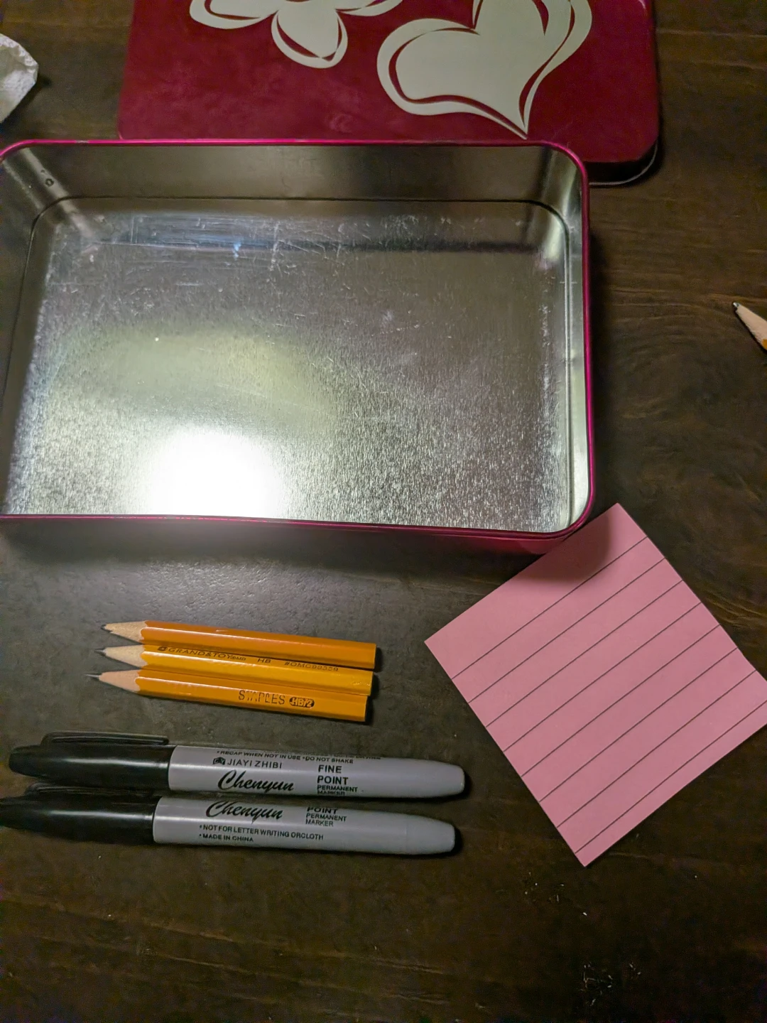 🥕 FREE CYCLE  2  Markers & 3 Pencils, Post Notes,Tin Box.