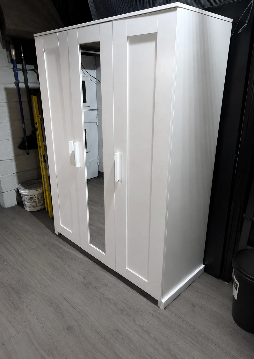 White 3-Door Wardrobe with Mirrors - photo 4