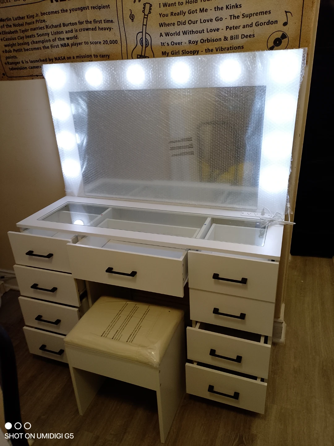 White Vanity Table with Lighted Mirror and Stool - photo 2
