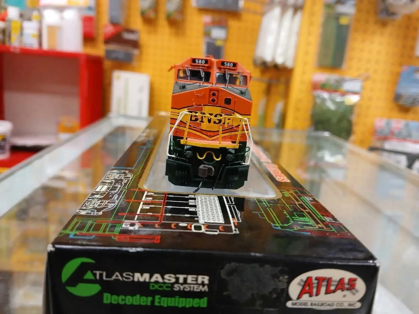 Atlas HO Scale BNSF Dash 8-40BW