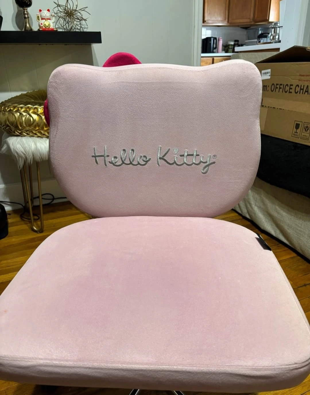 Hello Kitty Teddy Fur Swivel Vanity Chair - photo 2