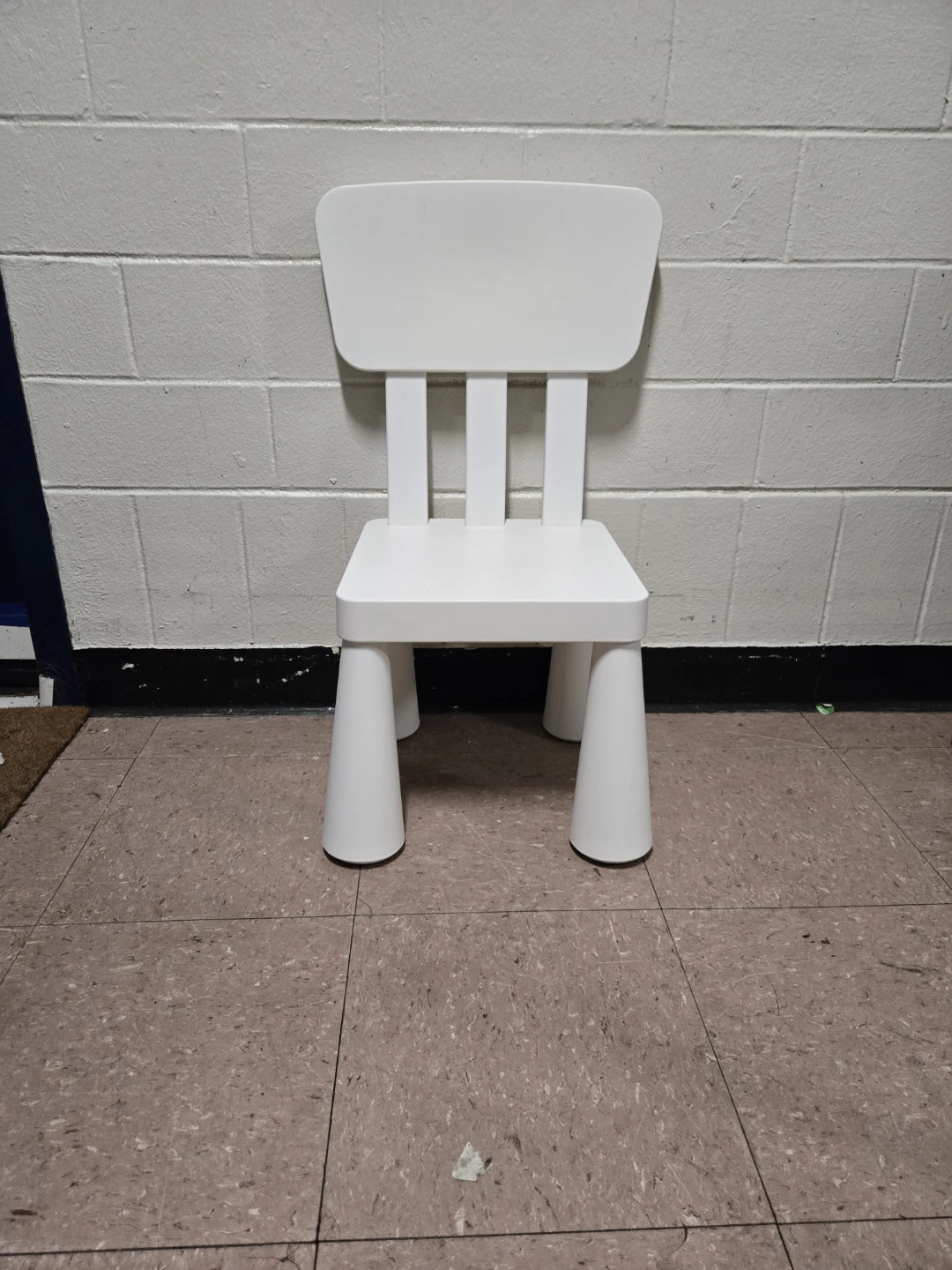 IKEA MAMMUT White Children's Playroom Chair - photo 2