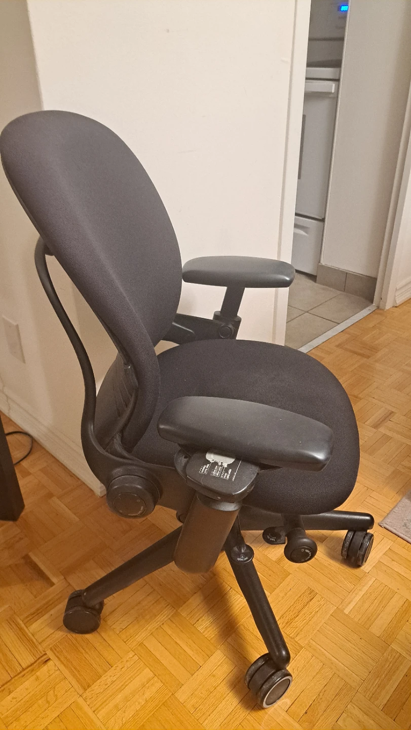 Office ergonomic chair in good condition - photo 3