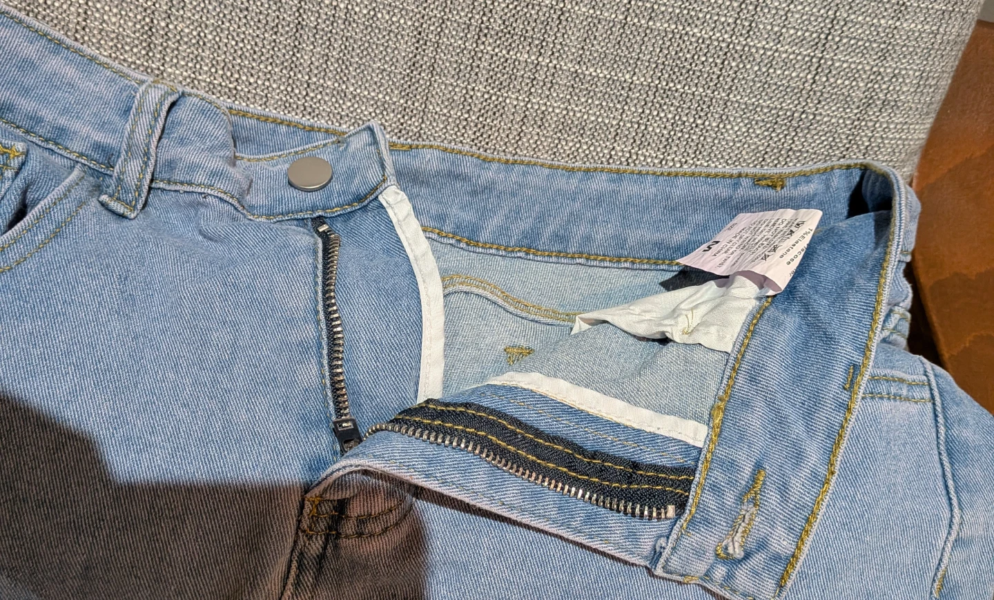 Light Wash Denim Shorts - Size M - photo 2