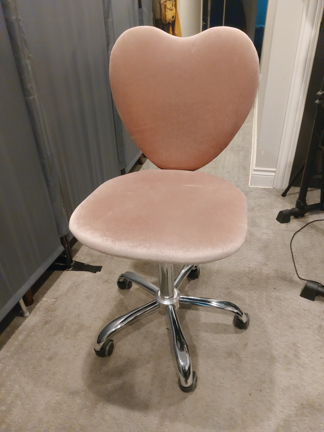 Pink Velvet Heart Chair