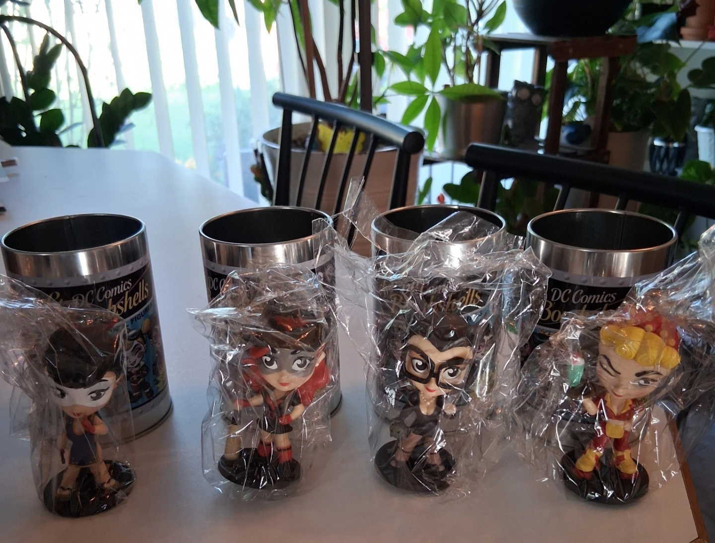 DC Bombshells Vinyl Figures - Set of 4 - photo 2