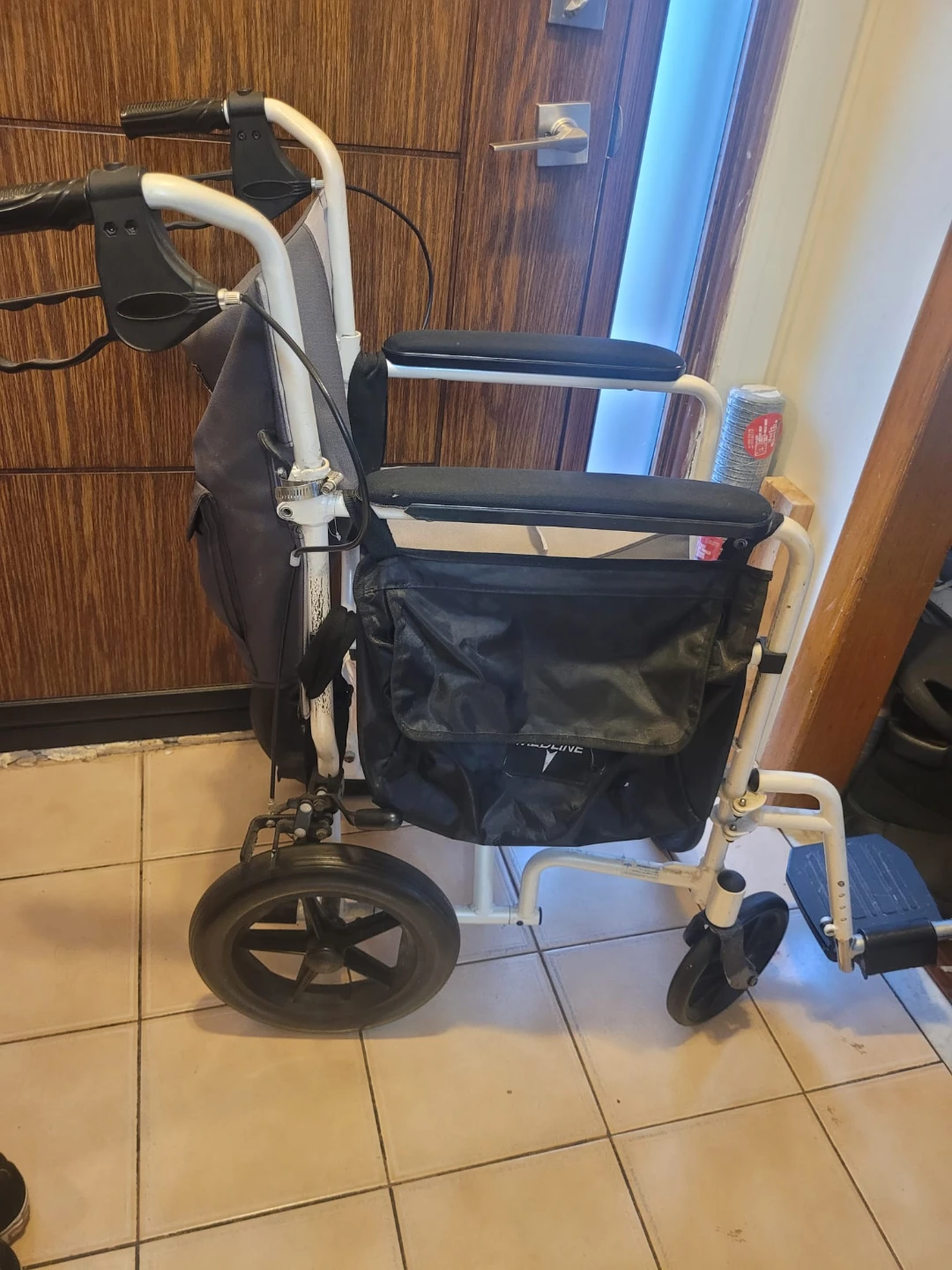Wheel chair $100 - photo 2