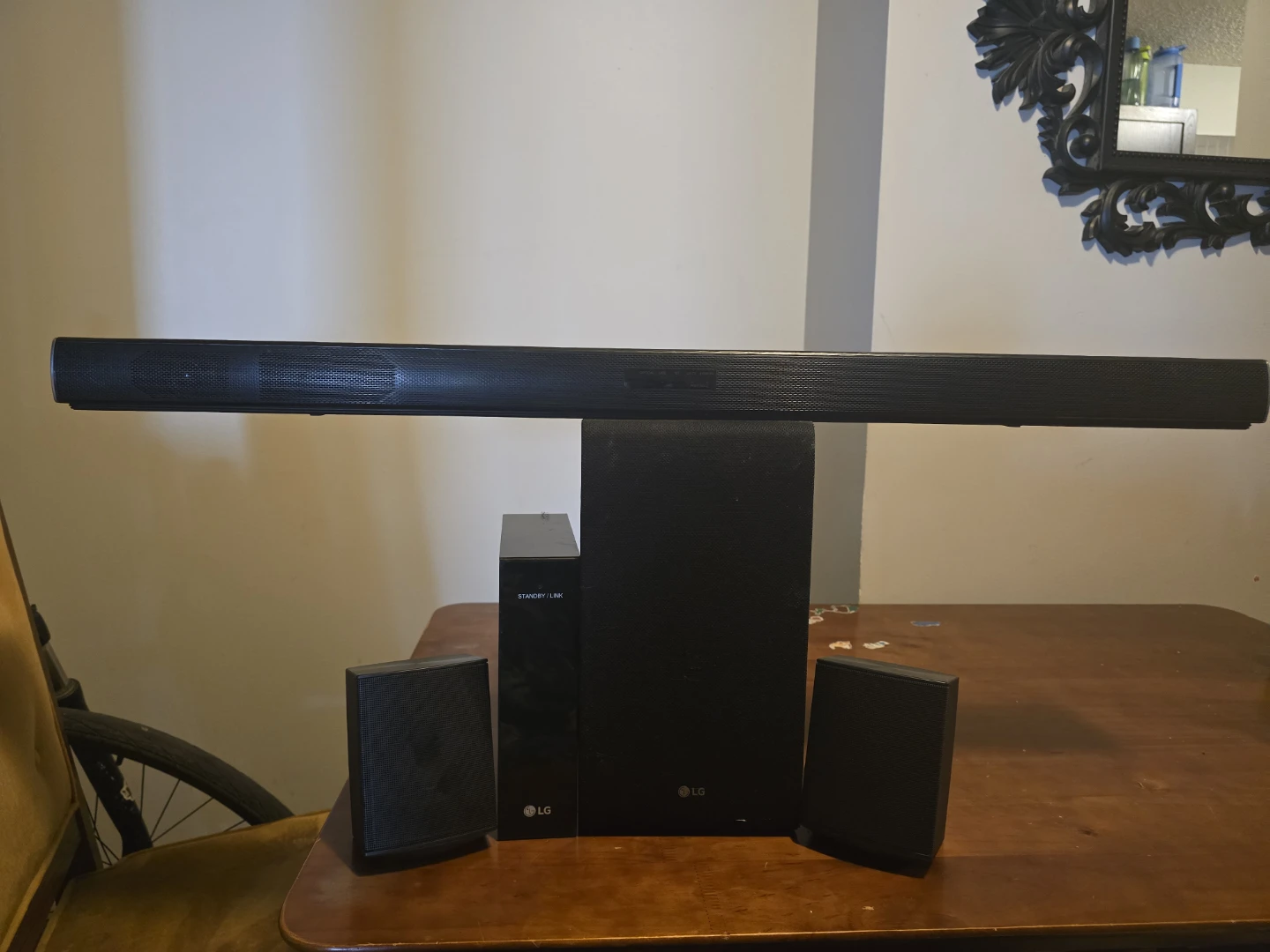 LG Soundbar with Subwoofer and 2 Speakers