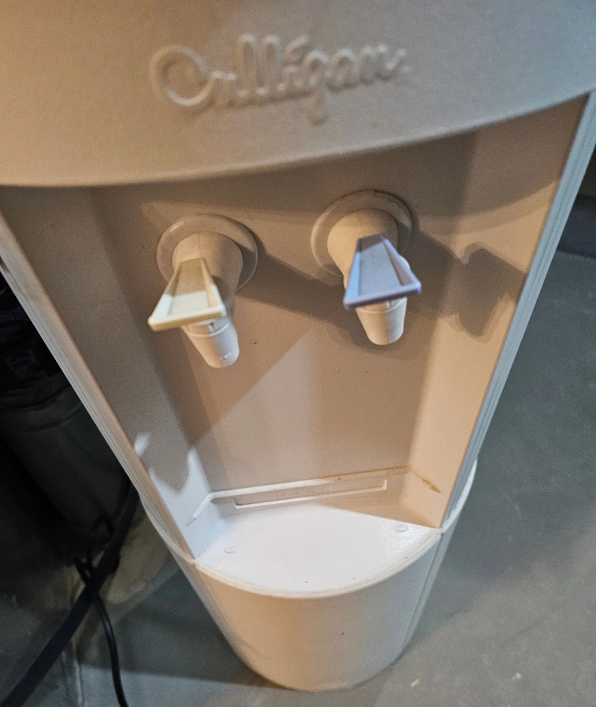 Culligan water dispenser - photo 2