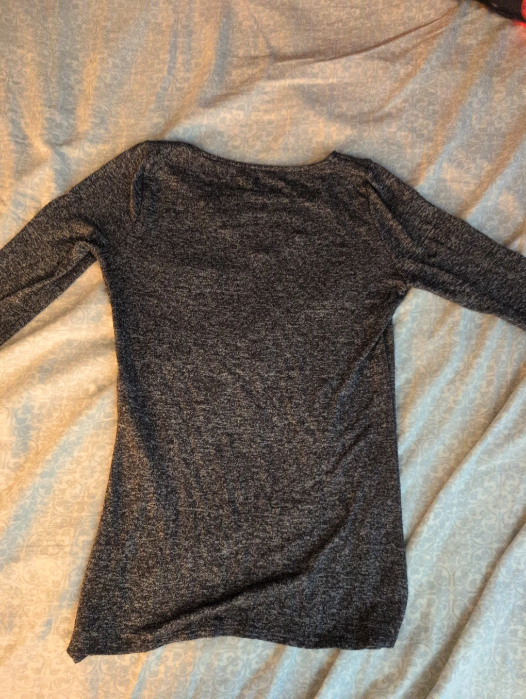 Hollister Grey Long Sleeve V-Neck Top - photo 2
