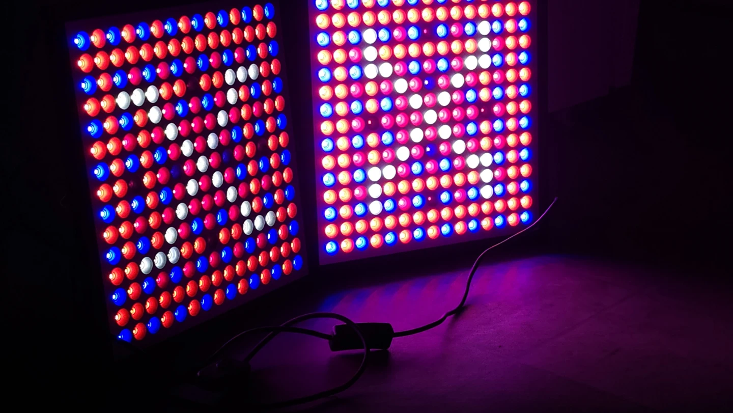 Pair of LED Grow Lights - photo 2