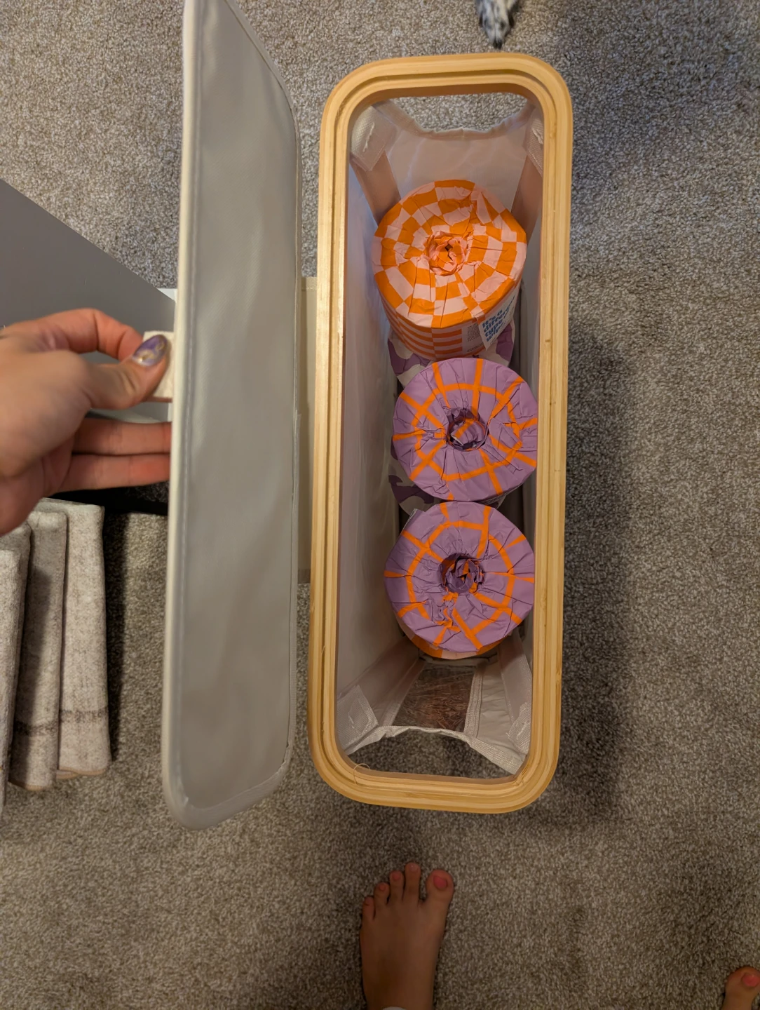 Toilet paper hamper with Lid - photo 2