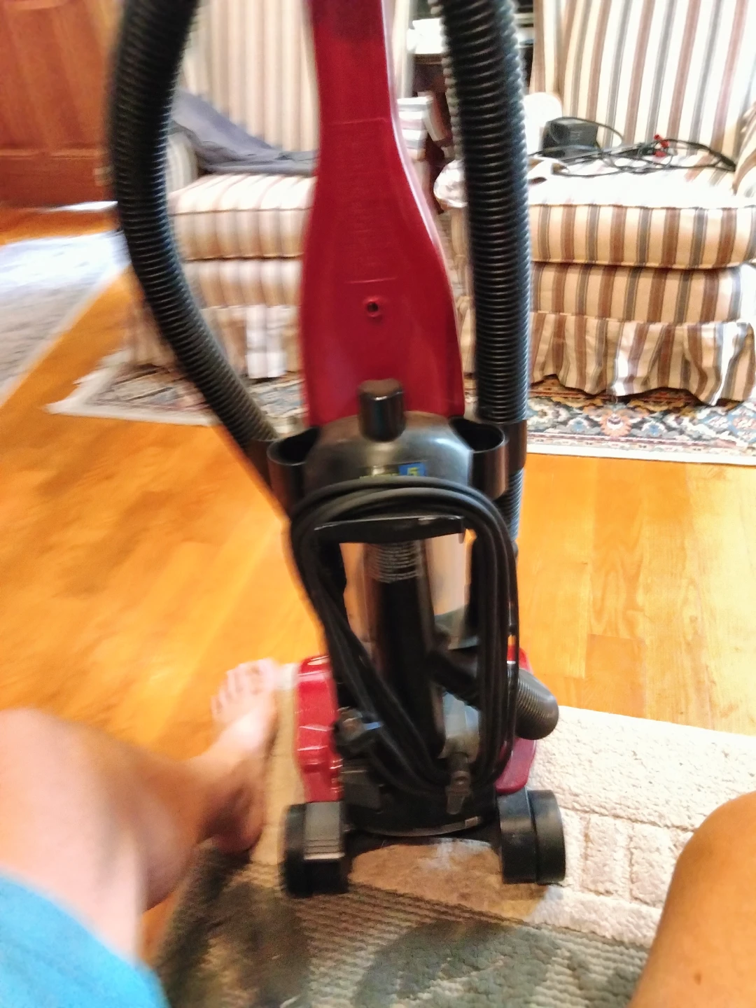 Dirt Devil Breezy Bagless Vacuum Cleaner - photo 5