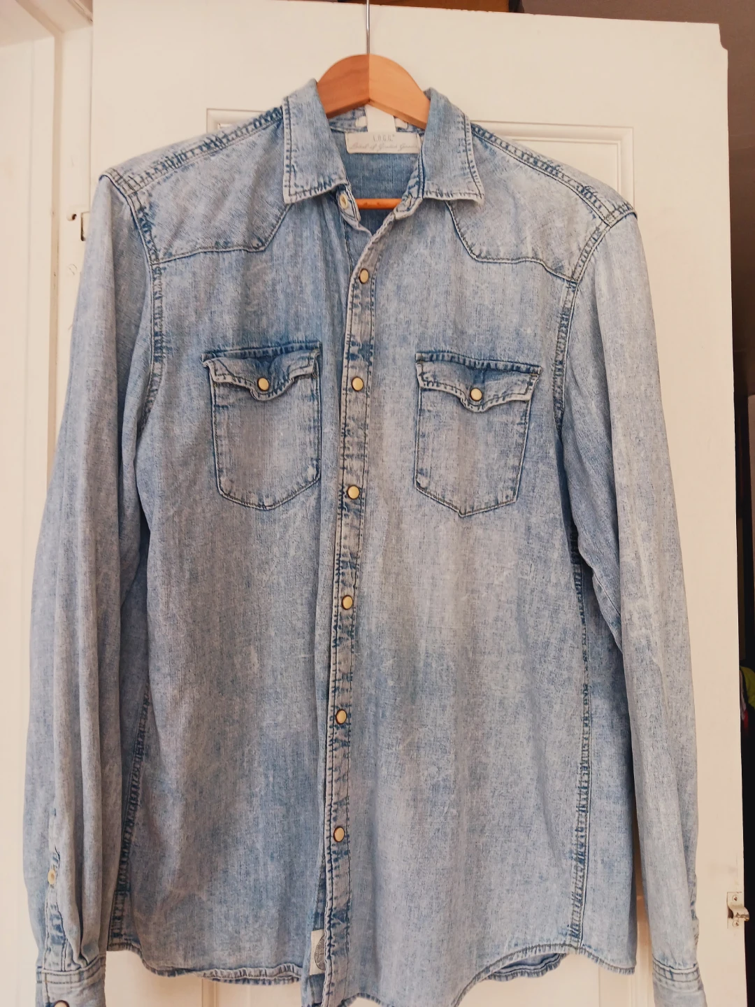 Beautiful Light Denim Long Sleeve Shirt. Size L. - photo 4