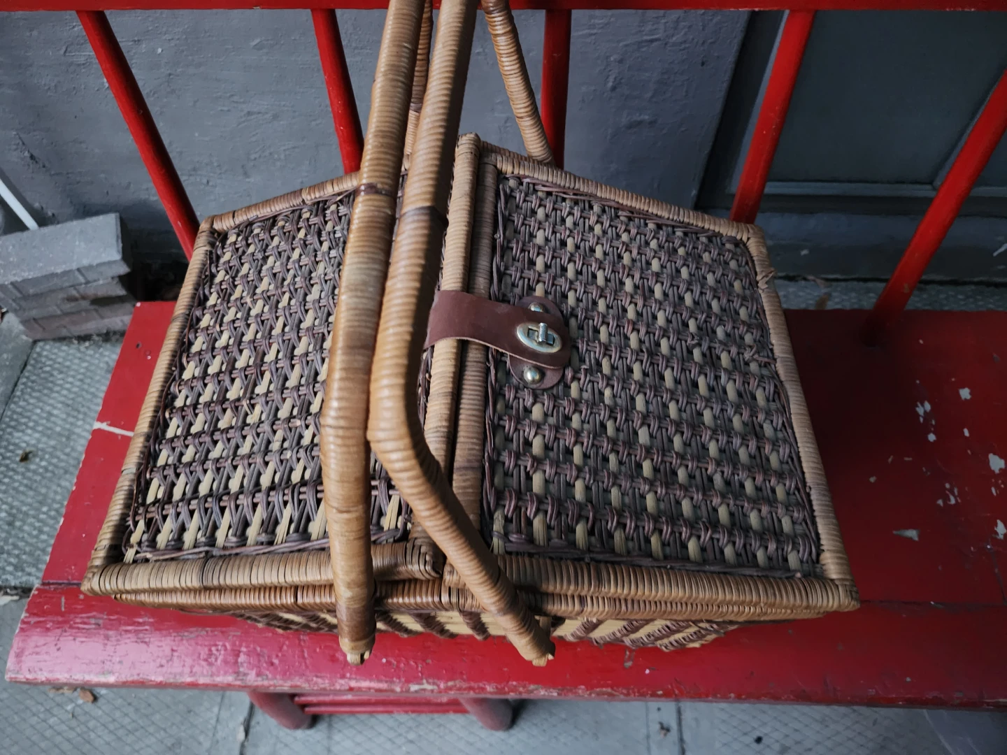 Vintage Wicker Picnic Basket - photo 2