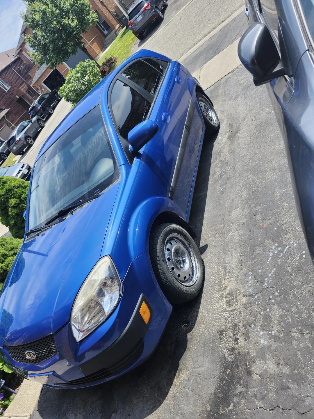 Blue Kia Rio Hatchback - photo 3