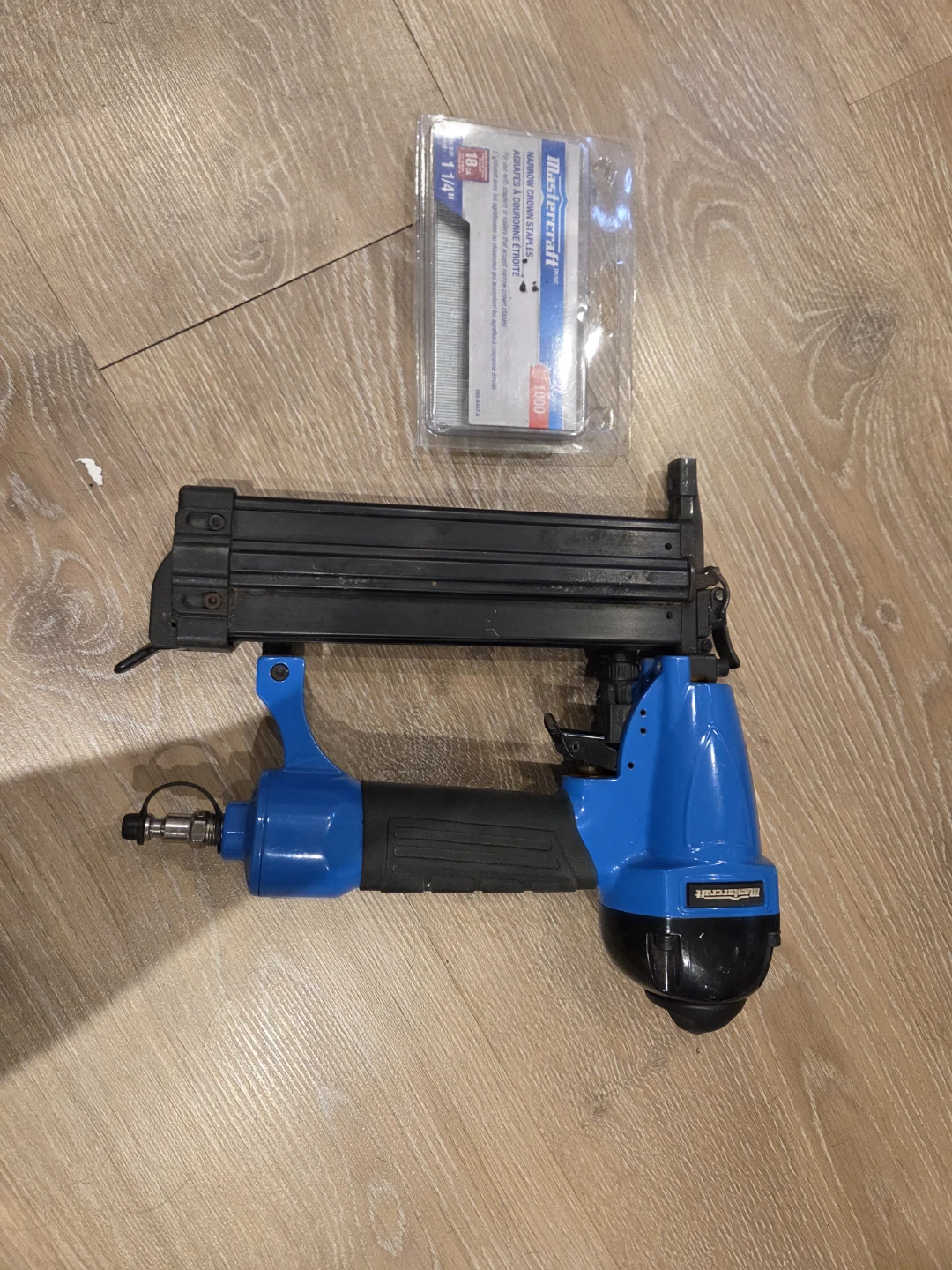 Mastercraft Pneumatic Brad Nailer with Staples