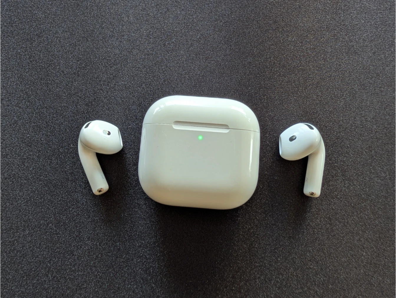 Apple AirPods 4 - photo 3