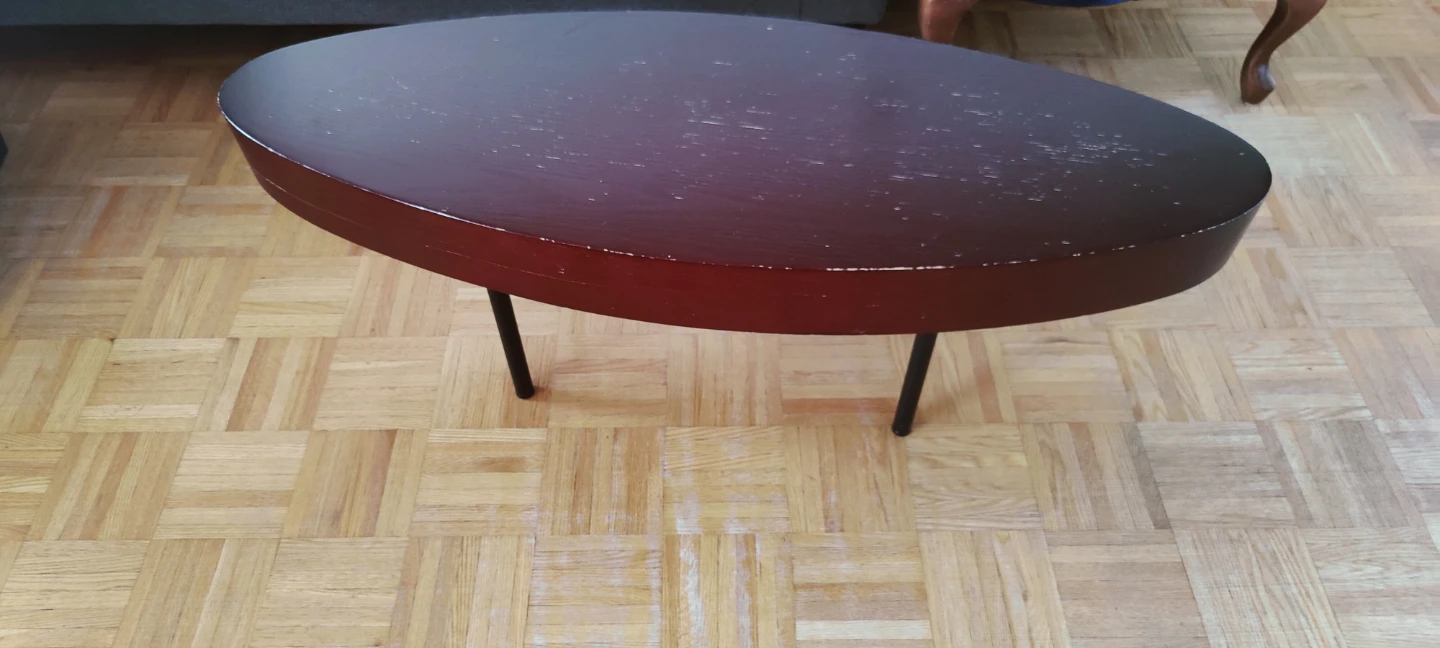 Oval coffee table