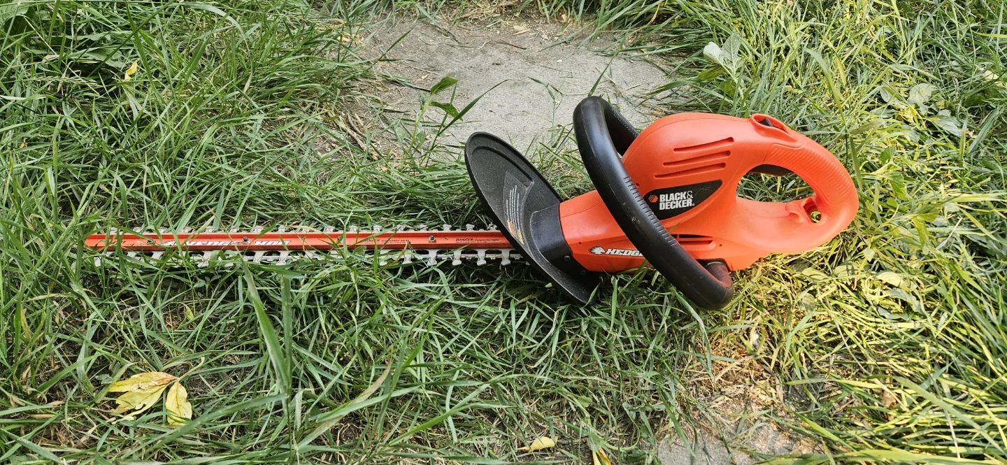 Black+Decker HS1010 Type 1 Hedge Trimmer