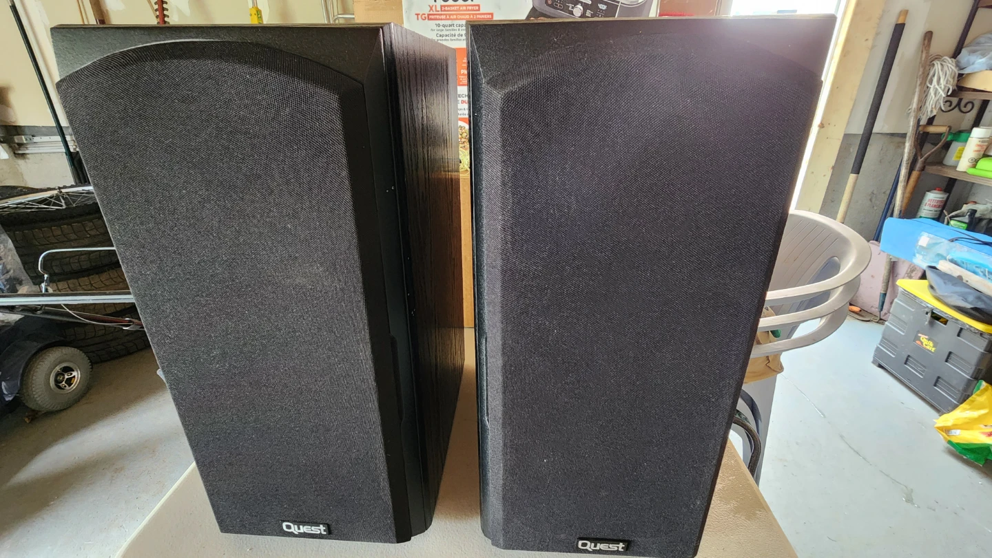 Quest Bookshelf Speakers (Pair)
